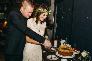 the-cutting-of-the-cake-rustic-wedding-at-smog-shoppe-in-Los-Angeles