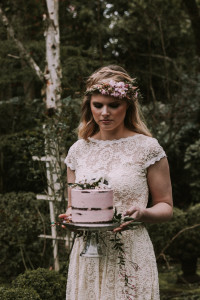 moody-romantic-bohemian-wedding-shoot-with-the-most-beautiful-pink-naked-cake-and-simple-wedding-dresses