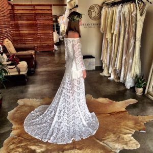 a-boho-bride-to-be-shopping-at-dreamers-ans-lovers-in-los-angeles