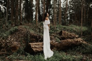 dreamers-and-lovers-lizzy-dress-for-the-nature-loving-bohemian-bride-shot-by-elopemnt-photographer-anni-graham