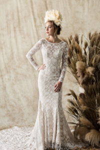 elisabeth-backless-long-sleeved-simple-lace-gown-with-vintage-inspired-details