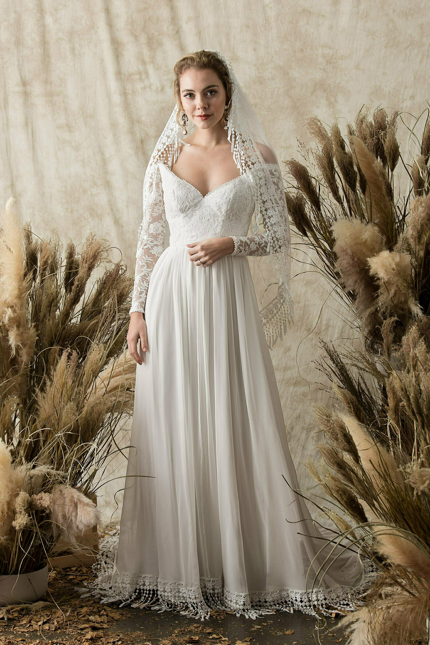 Fingertip-Length Veil With Trimmed Lace