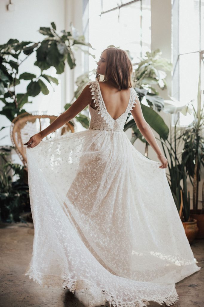 10 Flowy Wedding Dresses