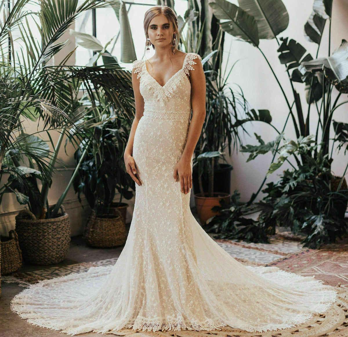 white lace tight wedding dress