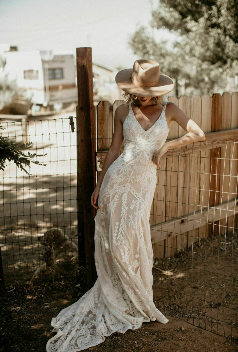 Scalloped Lace V-neck Blush Wedding Dress Long Sleeves vestido de casa –  loveangeldress