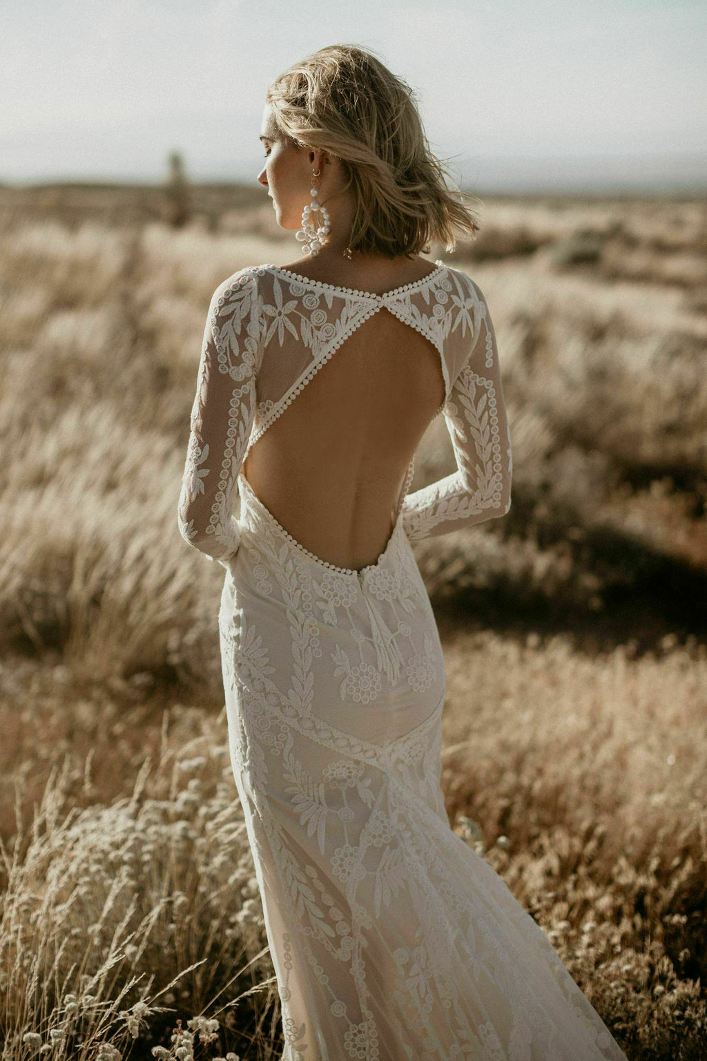 backless lace dress