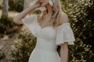 Boho-yet-elegnat-wedding-dresses-Nomadic-Nouveau-by-Dreamers-and-Lovers