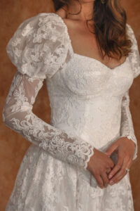Discover-the-new-Felicity-long-sleeves-short-wedding-dress